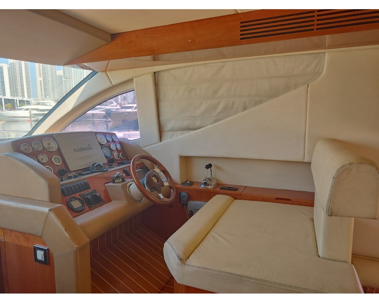 44ft yacht bedroom